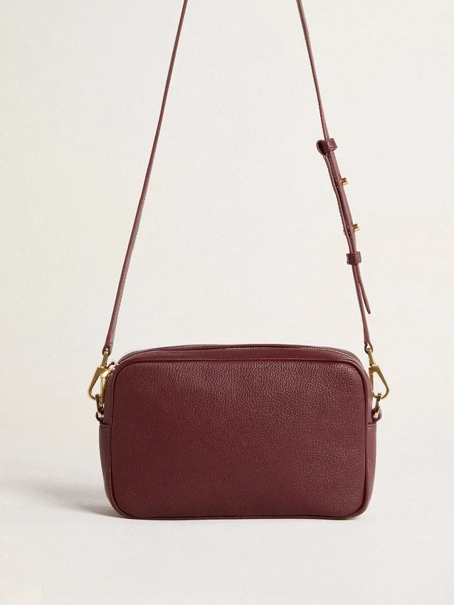 Star Bag de piel color vino con estrella tono sobre tono
