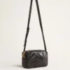 Star Bag en piel negra brillante con estrella tono sobre tono