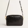 Star Bag en piel negra brillante con estrella tono sobre tono