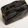 Star Bag en piel negra brillante con estrella tono sobre tono