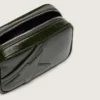 Star Bag Mini de piel negra con estrella tono sobre tono