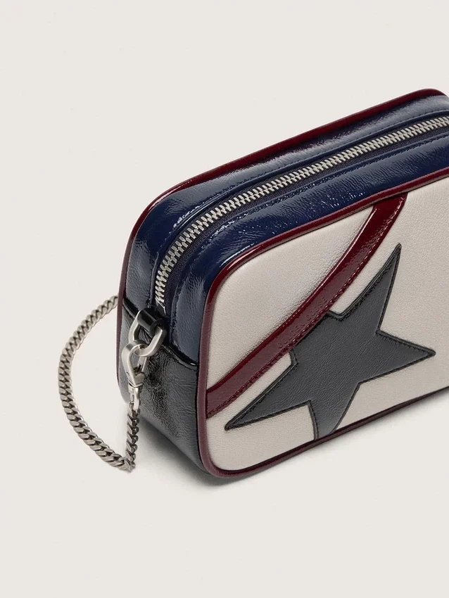 Star Bag Mini en piel blanco mantequilla con estrella negra y detalles en burdeos y azul oscuro