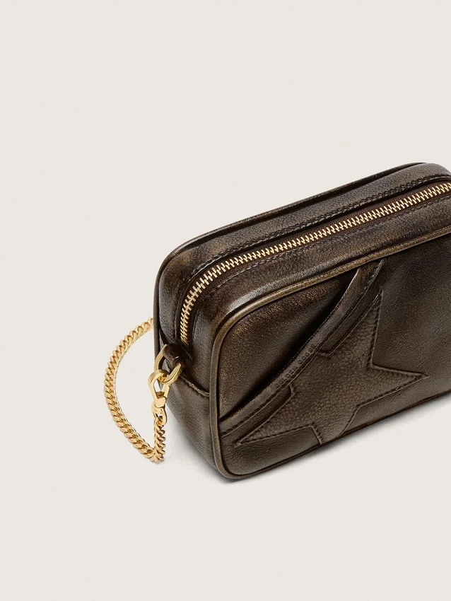 Star Bag «Mini» en piel marrón oscuro envejecida con estrella tono sobre tono