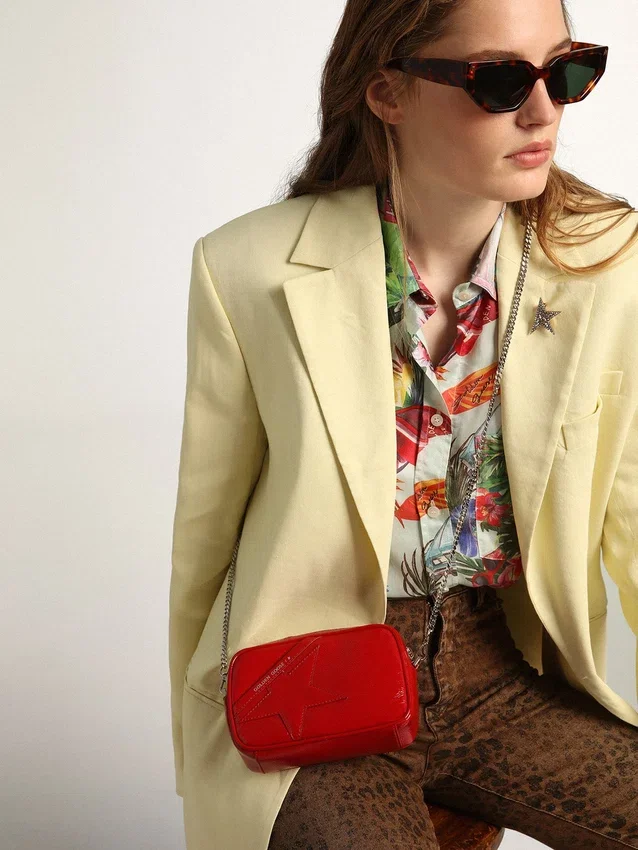 Star Bag Mini para mujer en piel pintada de rojo con estrella tono sobre tono