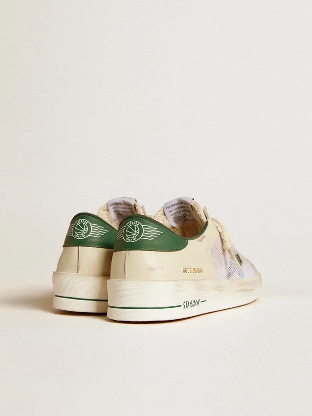 Stardan en ante blanco y malla con estrella de cuero verde y lengüeta en el talón