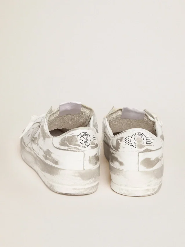 Zapatillas Stardan de piel blanca con acabado desgastado