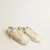 Stardan en piel napa blanca con estrella de piel de color crema