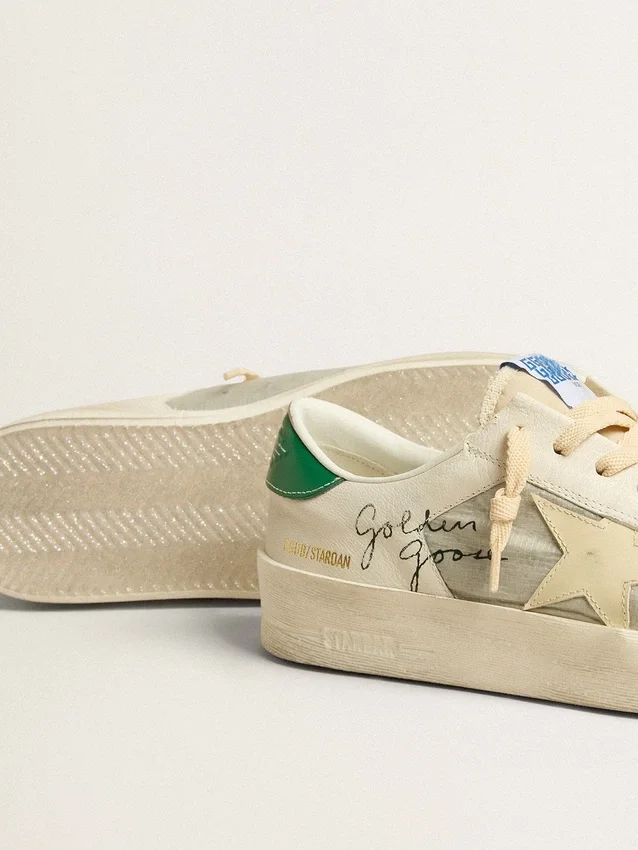 Stardan en piel napa blanca con estrella de piel de color crema