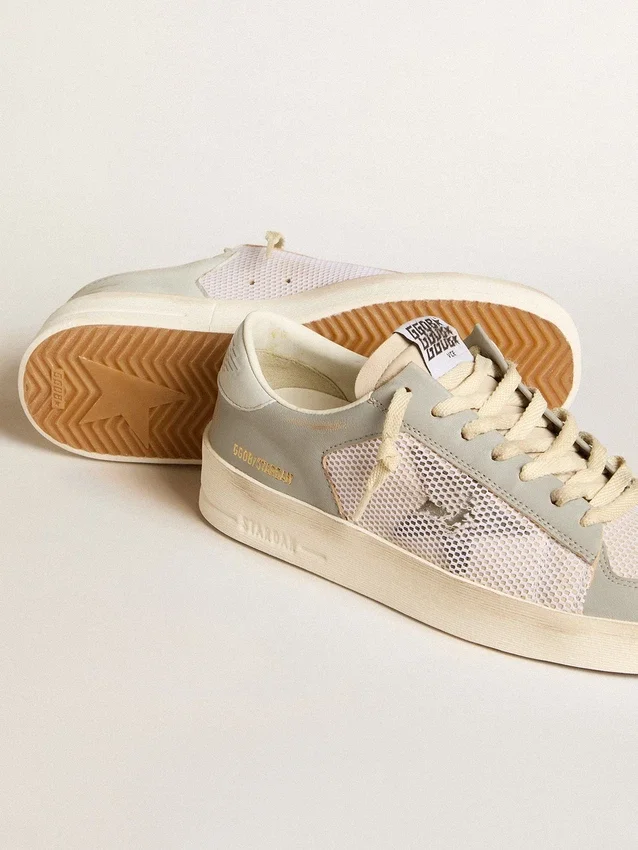 Stardan en piel napa gris y malla blanca con estrella de piel gris