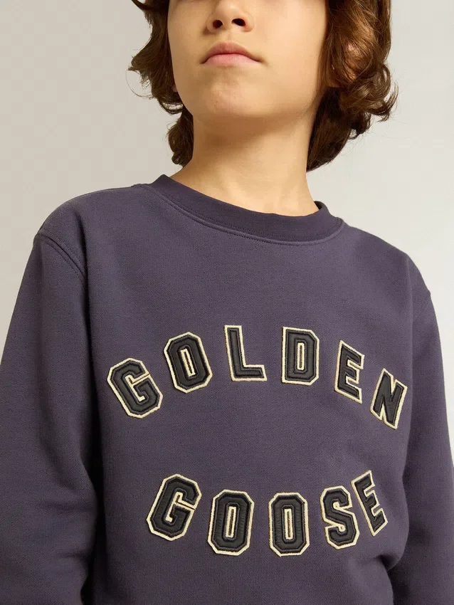 Sudadera azul violácea con el logotipo de golden goose en la parte delantera