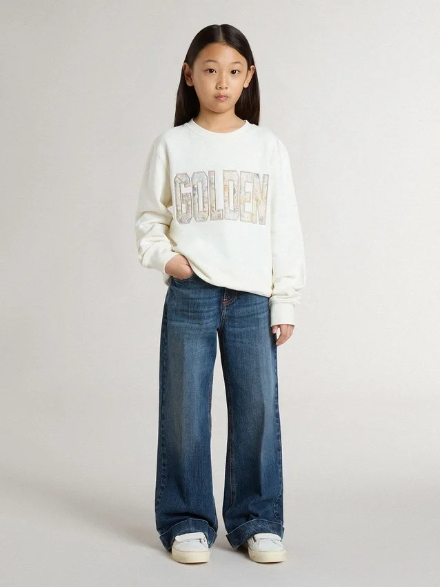 Sudadera blanca para niñas con letras doradas multicolores en la parte delantera