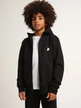 Sudadera con capucha negra con estrella y logotipo blancos en contraste