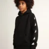 Sudadera con capucha para niños en negro con estrellas blancas en contraste