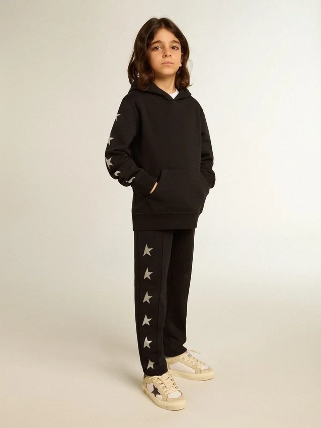 Sudadera con capucha para niños en negro con estrellas plateadas en contraste