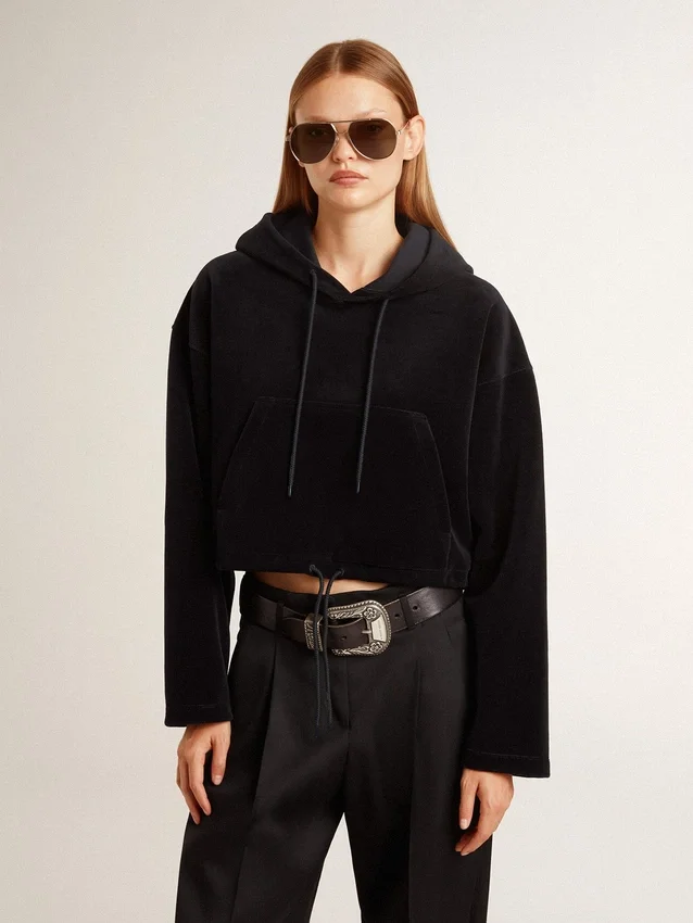 Sudadera de chenilla negra para mujer con bordado en la espalda