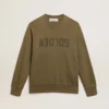 Sudadera de hombre en verde oliva con letras doradas