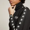 Sudadera negra con cremallera para mujer y estrellas blancas