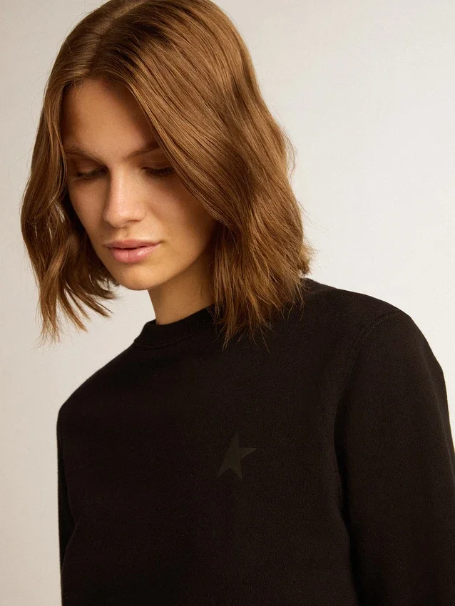 Sudadera negra de la Star Collection con una estrella tono sobre tono en la parte delantera
