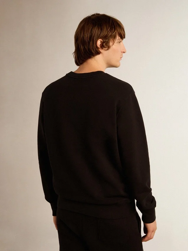Sudadera negra de la Star Collection con una estrella tono sobre tono en la parte delantera
