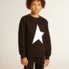 Sudadera negra para niños con una estrella gigante blanca en la parte delantera