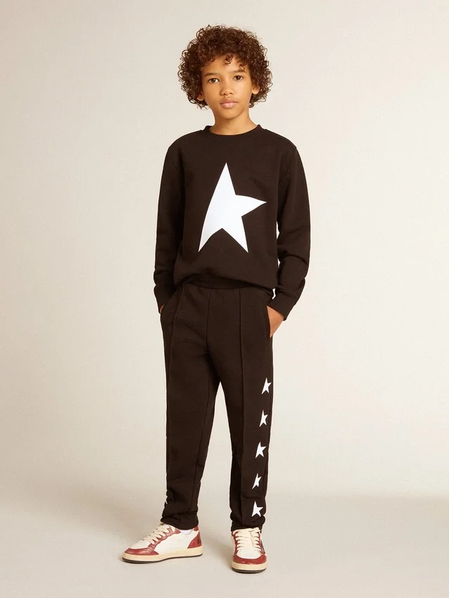 Sudadera negra para niños con una estrella gigante blanca en la parte delantera