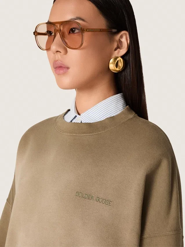 Sudadera unisex de algodón en tono verde militar con efecto desgastado y logotipo bordado
