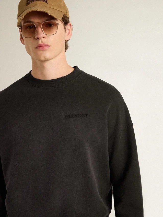 Sudadera unisex de algodón negro desgastado con logotipo bordado