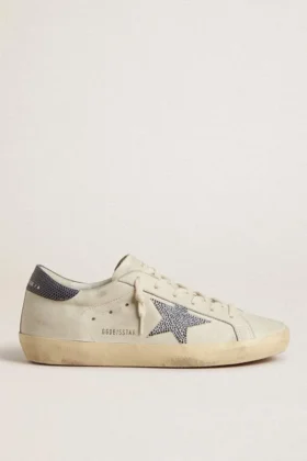 Super-Star con estrella de piel color crema con cristales Swarovski y lengüeta del talón de piel azul con estampado de lagarto