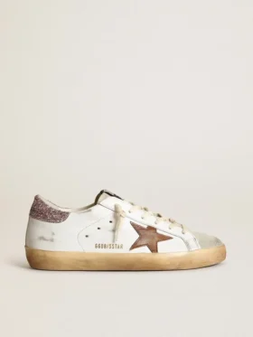Super-Star con una estrella de color tostado y una lengüeta en el talón con purpurina rosa