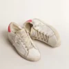 Super-Star de piel blanca para mujer con estrella perforada y lengüeta de nylon fucsia en el talón
