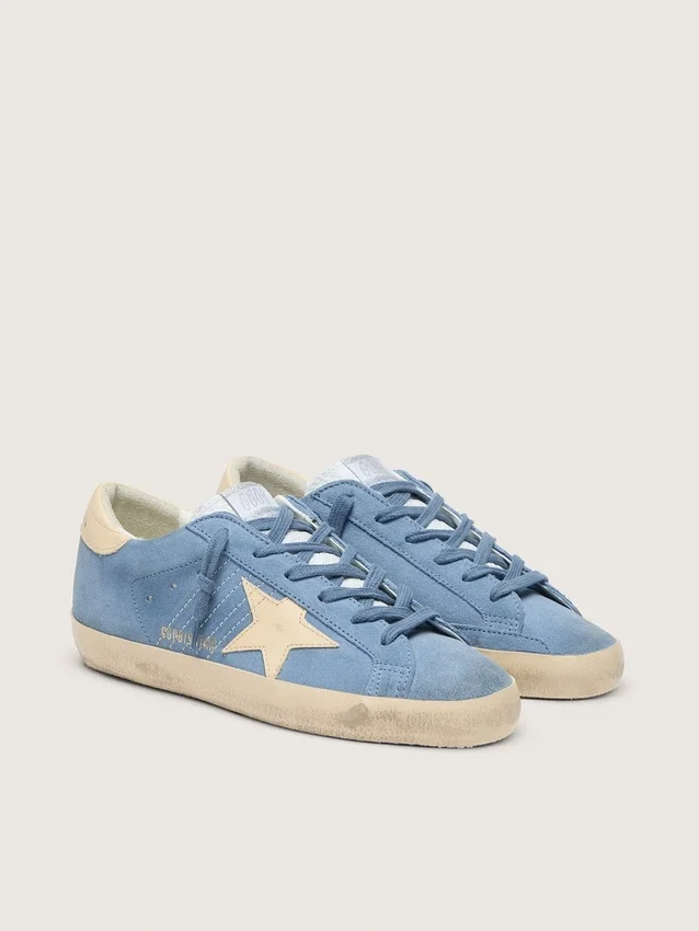 Super-Star en ante azul claro con estrella y lengüeta del talón de piel beige