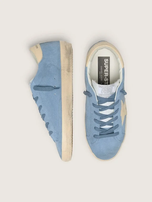 Super-Star en ante azul claro con estrella y lengüeta del talón de piel beige