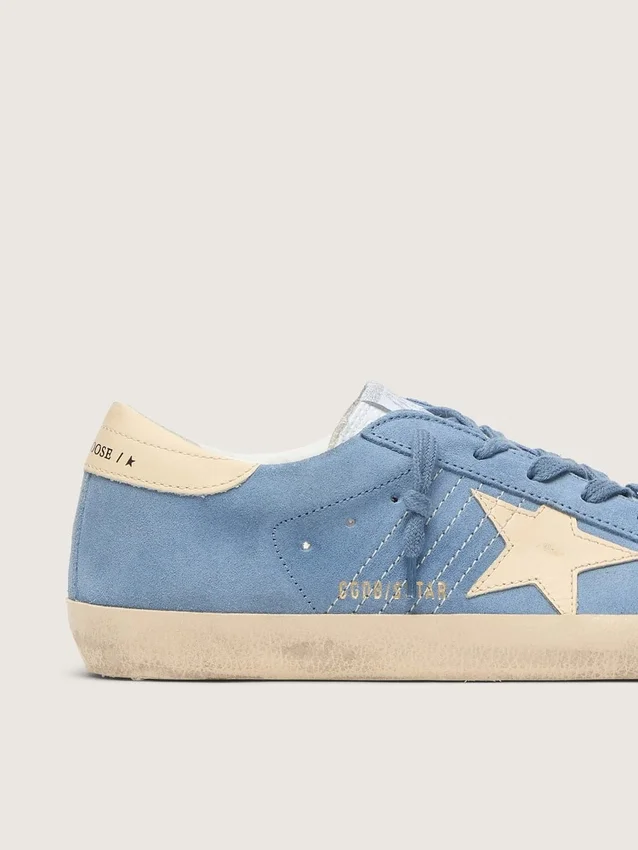 Super-Star en ante azul claro con estrella y lengüeta del talón de piel beige