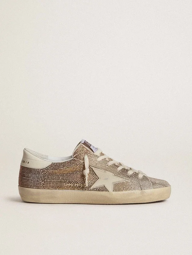 Super-Star en ante beige y cristales multicolores con estrella y lengüeta del talón de piel color crema