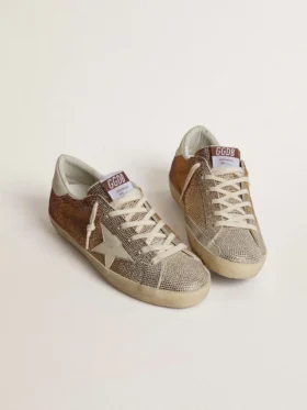 Super-Star en ante beige y cristales multicolores con estrella y lengüeta del talón de piel color crema