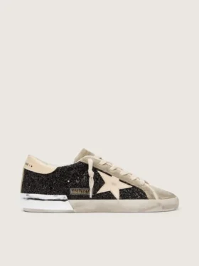 Super-Star en negro brillante con estrella color crema e inserciones de ante