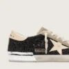 Super-Star en negro brillante con estrella color crema e inserciones de ante