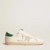 Super-Star en piel blanca con estrella de ante gris hielo y lengüeta del talón de piel verde