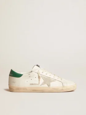 Super-Star en piel blanca con estrella de ante gris hielo y lengüeta del talón de piel verde