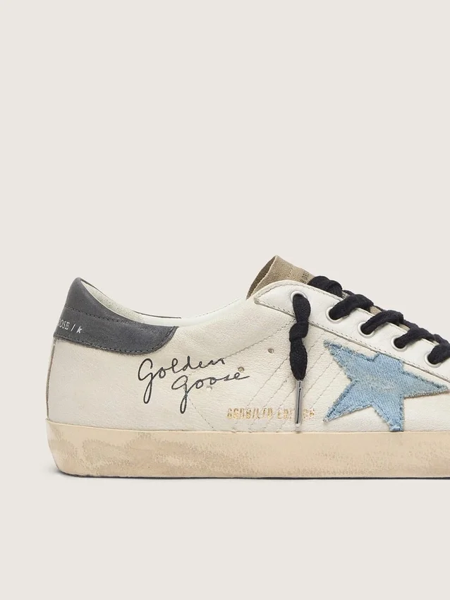 Super-Star en piel napa con estrella de ante azul claro y lengüeta del talón de piel gris
