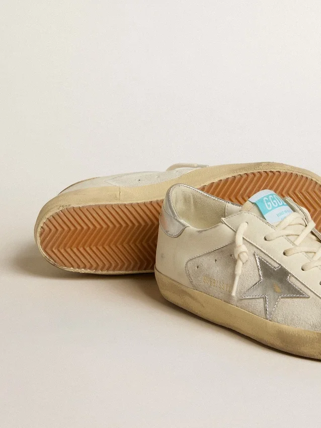 Super-Star en piel y ante blancos con estrella de piel plateada y dorada