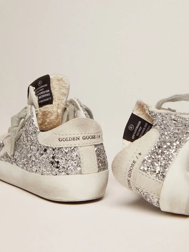 Super-Star Junior con purpurina plateada y detalles de ante