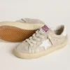 Super-Star Junior en ante con efecto laminado color arena y estrella de piel blanca