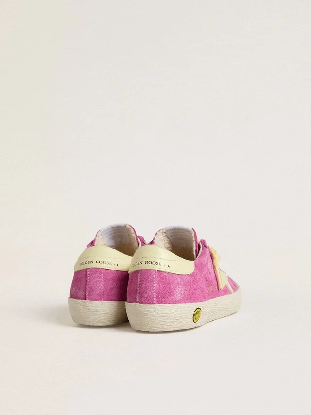 Super-Star Junior en ante rosa con estrella amarilla clara y lengüeta en el talón