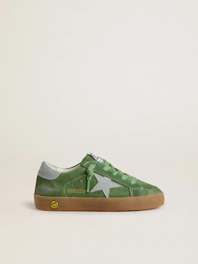 Super-Star Junior en ante verde con estrella azul claro y lengüeta en el talón