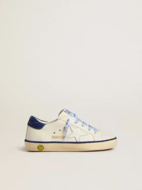 Super-Star Junior en piel blanca con lengüeta de ante azul en el talón