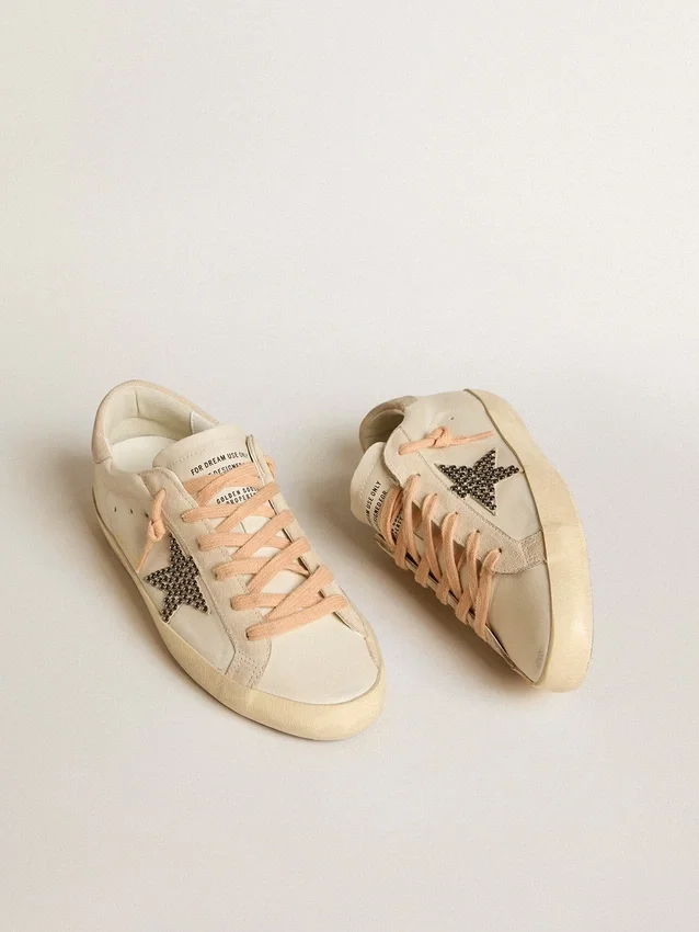 Super-Star LTD en piel con estrella de ante beige y tachuelas de Swarovski