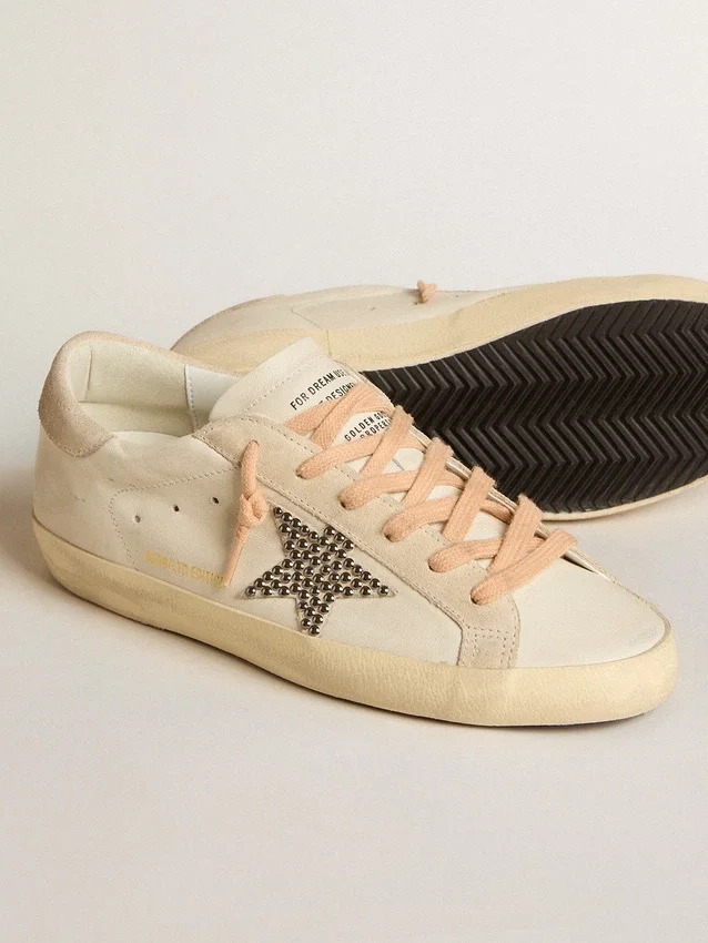 Super-Star LTD en piel con estrella de ante beige y tachuelas de Swarovski