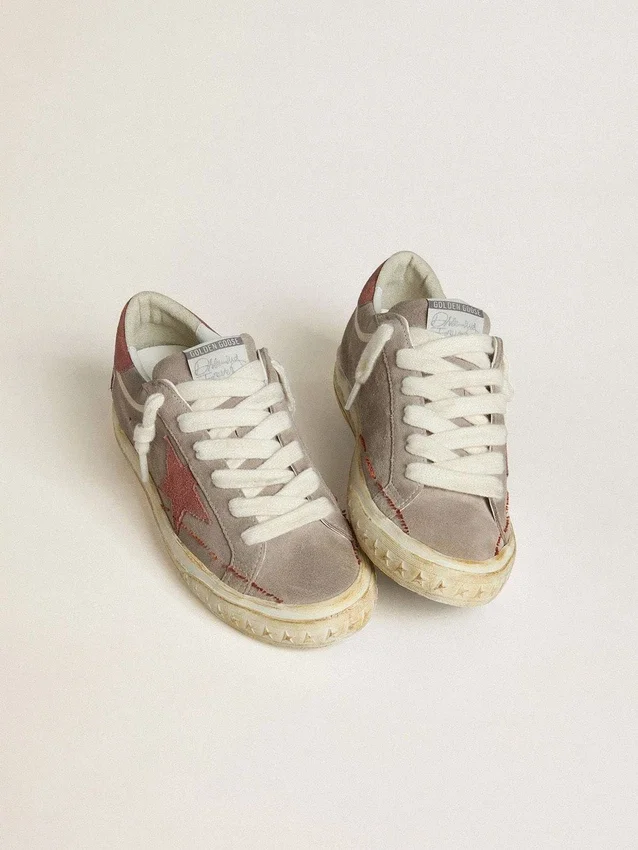 Super-Star LTD para hombre en ante gris con estrella y lengüeta del talón de ante encerado rojo