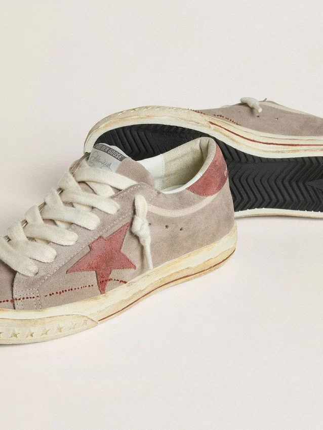 Super-Star LTD para hombre en ante gris con estrella y lengüeta del talón de ante encerado rojo